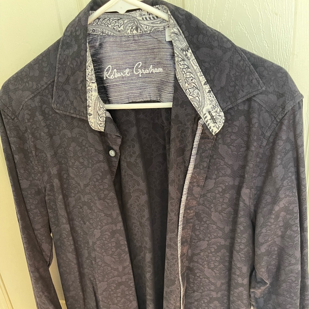 Beautiful Robert Graham shirt size L in EUC